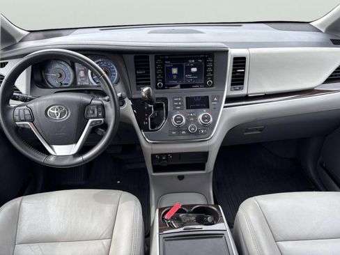Used 2019 Toyota Sienna XLE w/ XLE Navigation Package image 12