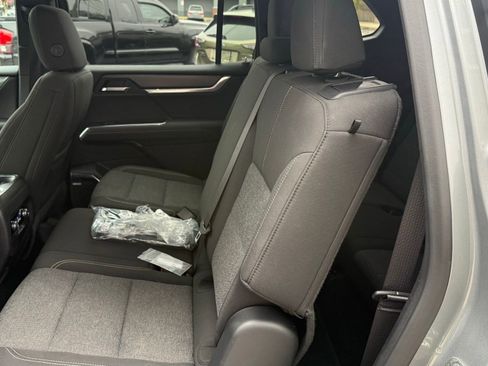 Used 2025 GMC Acadia Elevation image 19
