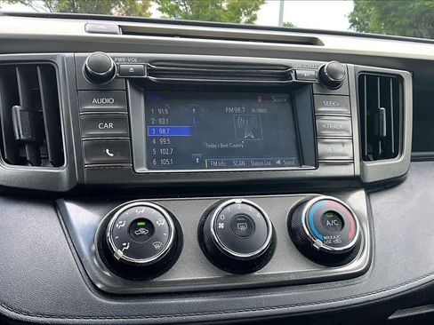 Used 2014 Toyota RAV4 LE FWD image 32