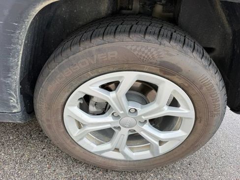 Used 2024 Jeep Compass Latitude AWD/4WD image 12