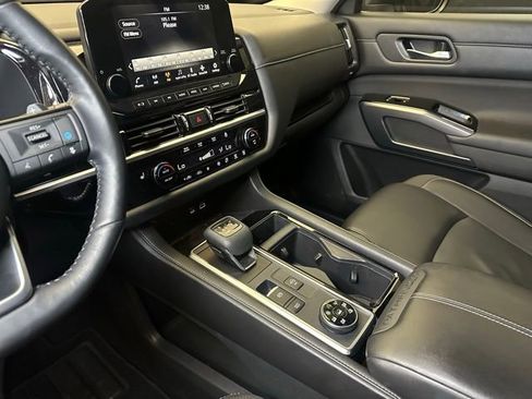 Used 2023 Nissan Pathfinder SL AWD/4WD image 29