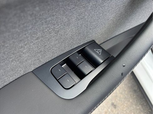 Used 2026 Tesla Model Y 2WD image 17