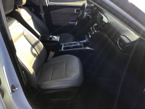 Certified 2023 Ford Explorer Limited w/ Equipment Group 301A image 5