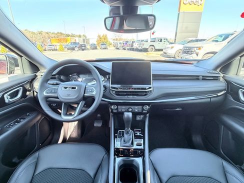 New 2026 Jeep Compass Latitude image 18