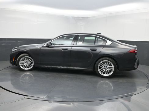 Used 2025 BMW 530i xDrive w/ Premium Package AWD/4WD image 43
