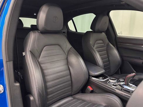 Used 2023 Alfa Romeo Stelvio Estrema image 19