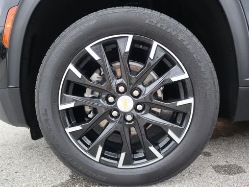 Used 2026 Chevrolet Traverse LT w/ Sun and Wheel Package FWD image 11