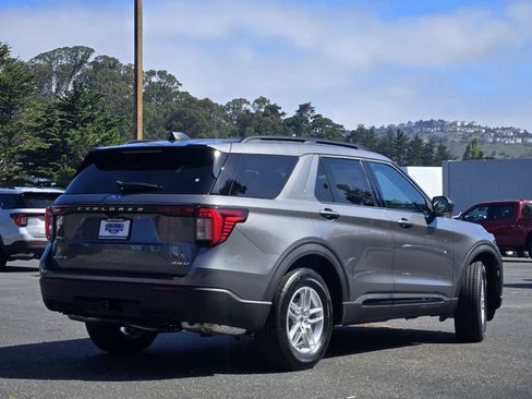 New 2026 Ford Explorer Active AWD/4WD image 4