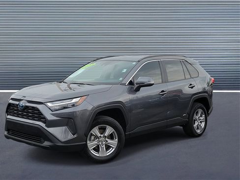 Used 2022 Toyota RAV4 XLE image 1