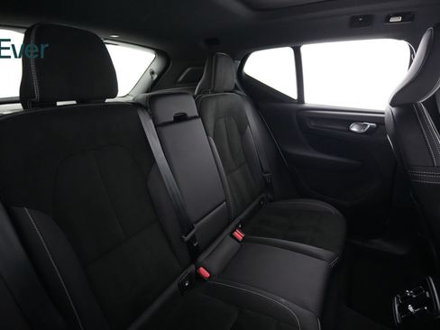 Used 2023 Volvo XC40 Recharge Plus AWD/4WD image 5