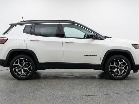 Used 2025 Jeep Compass Limited image 11