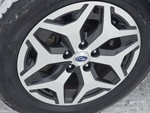 Used 2023 Subaru Forester Premium image 11