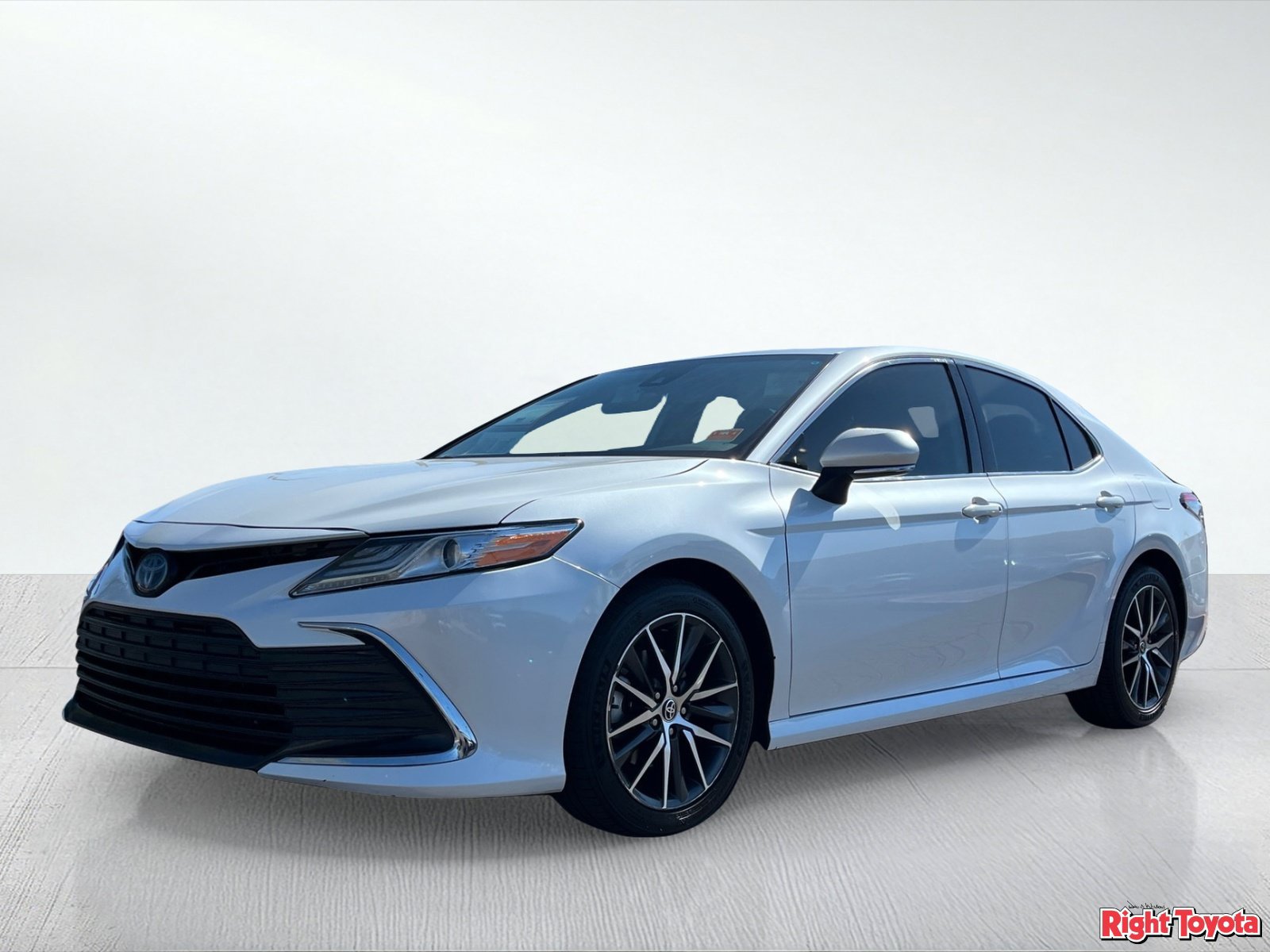 Certified 2022 Toyota Camry XLE FWD image 2