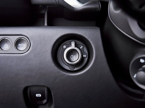 Used 2023 McLaren Artura image 45