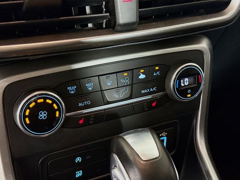 Used 2018 Ford EcoSport SE w/ SE Convenience Package image 19