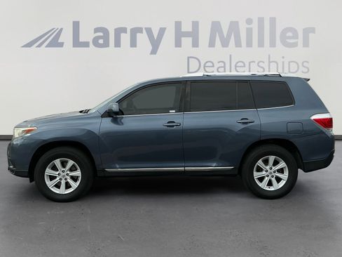 Used 2013 Toyota Highlander 4WD w/ Cold Weather Pkg image 2