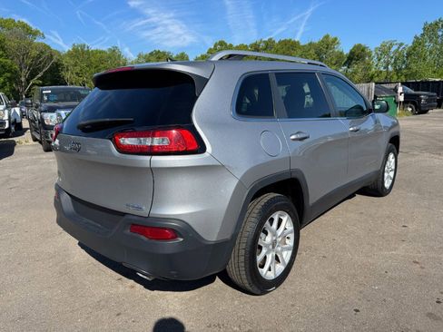Used 2014 Jeep Cherokee Latitude w/ Cold Weather Group AWD/4WD image 5