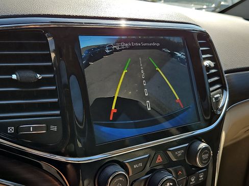 Used 2021 Jeep Grand Cherokee Limited w/ Premium Lighting Group AWD/4WD image 19
