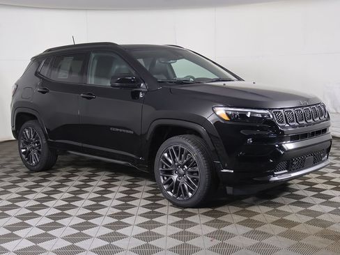 Used 2023 Jeep Compass High Altitude w/ Driver Assist Group I AWD/4WD image 2
