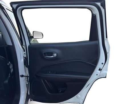 Used 2019 Jeep Compass Latitude image 16