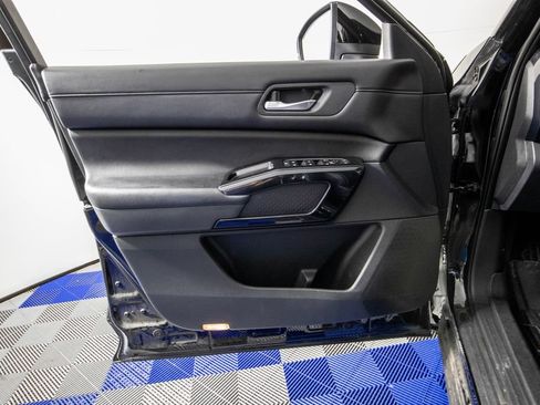 Used 2022 Nissan Pathfinder SV FWD image 9