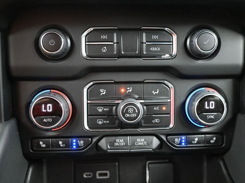 Used 2022 Chevrolet Suburban High Country w/ LPO, Illumination Package AWD/4WD image 19