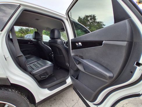 Used 2019 Kia Sorento EX FWD image 17