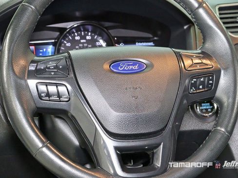 Used 2019 Ford Explorer XLT w/ Equipment Group 202A image 6