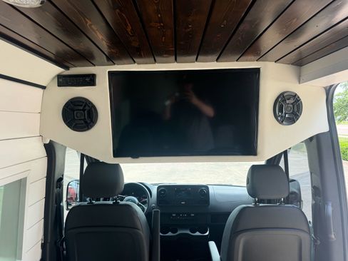 Used 2019 Mercedes-Benz Sprinter 2500 image 24