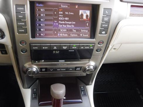 Used 2014 Lexus GX 460 image 16