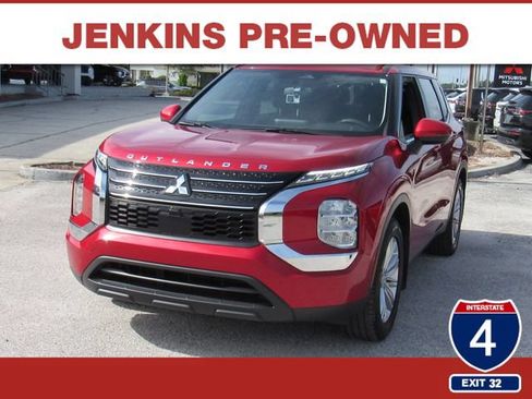 Used 2023 Mitsubishi Outlander ES FWD image 1