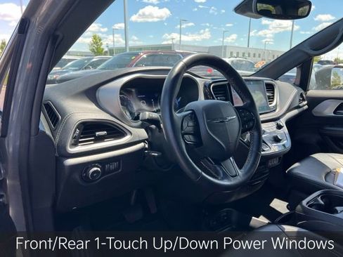 Used 2021 Chrysler Pacifica Touring-L w/ Uconnect Theater Family Group AWD/4WD image 9