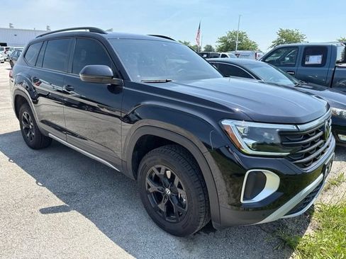 Used 2024 Volkswagen Atlas Peak Edition SE AWD/4WD image 7