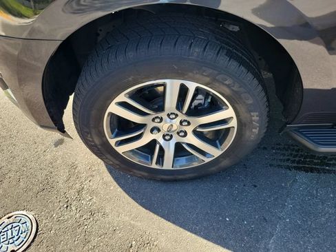 Used 2024 Ford Expedition XLT RWD image 6