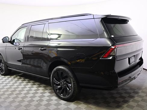 New 2026 Lincoln Navigator L Reserve w/ Jet Appearance Package AWD/4WD image 3