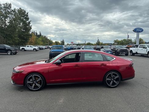 Used 2024 Honda Accord Sport image 3