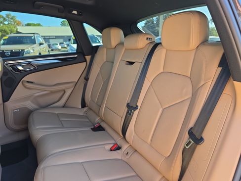 Used 2021 Porsche Macan S image 16