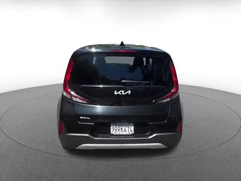 Used 2025 Kia Soul LX w/ LX Technology Package FWD image 12