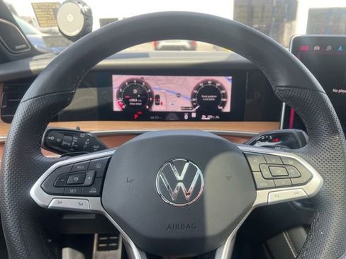 Used 2026 Volkswagen Tiguan SEL R-Line image 10