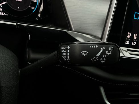 Used 2025 Volkswagen Atlas Cross Sport SE image 39