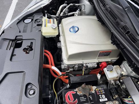 Used 2015 Nissan Leaf SL w/ Premium Package image 21