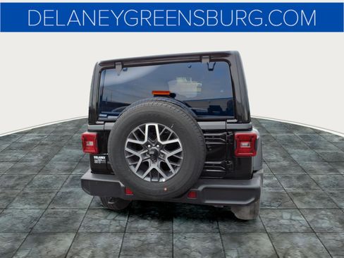 Used 2025 Jeep Wrangler Sahara image 4