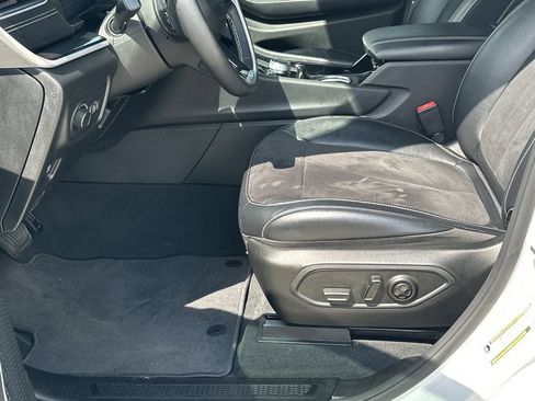 Used 2022 Jeep Grand Cherokee L Laredo image 9