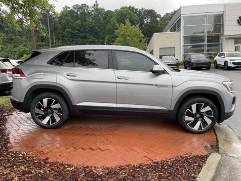 New 2026 Volkswagen Atlas Cross Sport SE FWD image 4