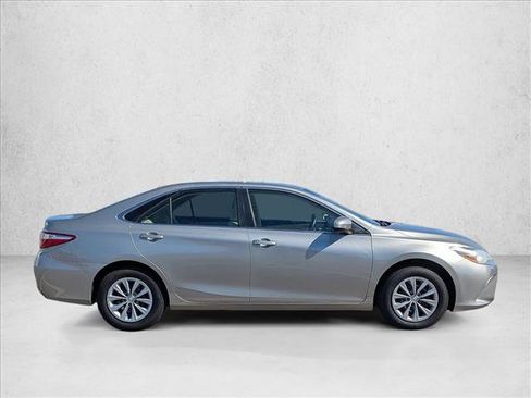 Used 2015 Toyota Camry LE FWD image 4