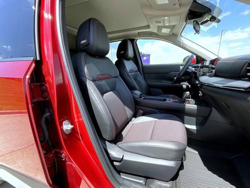 Used 2025 Nissan Kicks SR w/ SR Premium Package AWD/4WD image 16