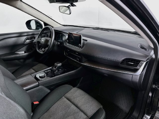 Used 2025 Nissan Rogue SV AWD/4WD image 28