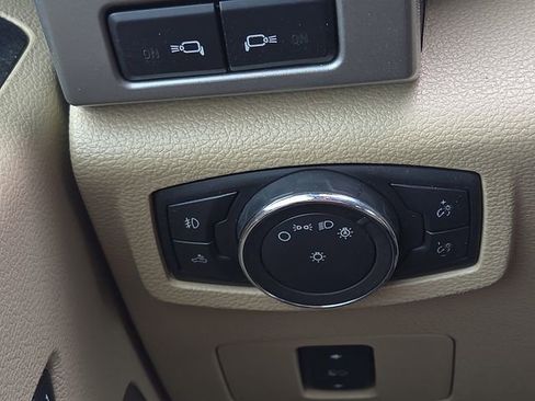 Used 2019 Ford F350 Lariat w/ Lariat Value Package AWD/4WD image 27