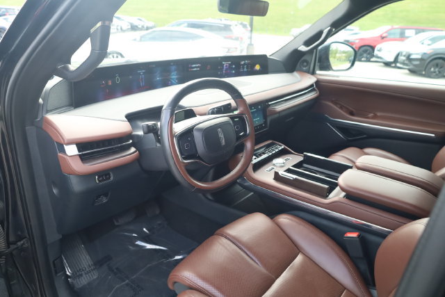 Used 2025 Lincoln Navigator Reserve AWD/4WD image 9