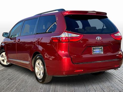 Used 2017 Toyota Sienna LE image 6